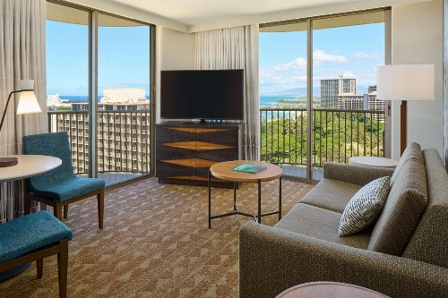 Embassy Suites by Hilton Waikiki Beach Walk - image 18