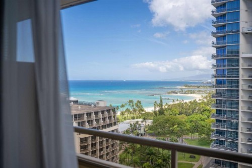 Embassy Suites by Hilton Waikiki Beach Walk - image 20