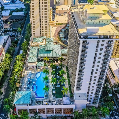 Embassy Suites by Hilton Waikiki Beach Walk - image 3