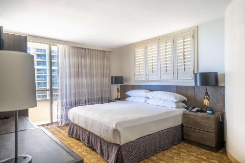 Embassy Suites by Hilton Waikiki Beach Walk - image 32