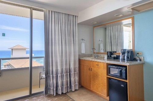 Embassy Suites by Hilton Waikiki Beach Walk - image 44