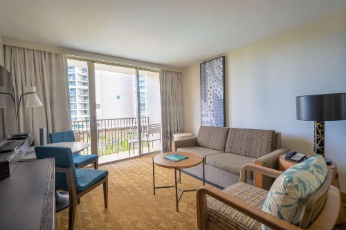 Embassy Suites by Hilton Waikiki Beach Walk - image 46