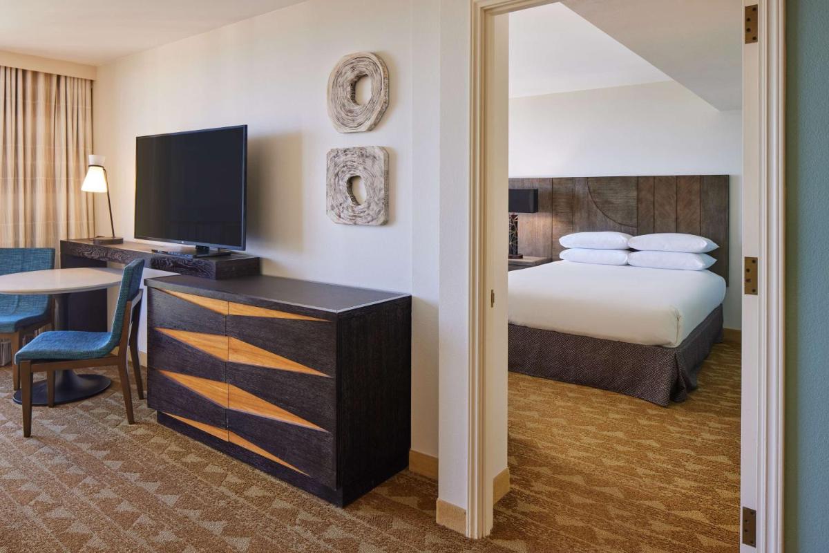 Embassy Suites by Hilton Waikiki Beach Walk - image 6