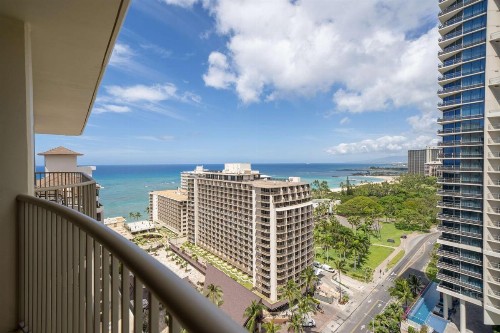 Embassy Suites by Hilton Waikiki Beach Walk - image 8