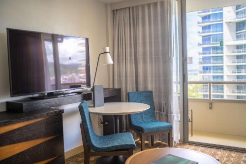 Embassy Suites by Hilton Waikiki Beach Walk - image 9