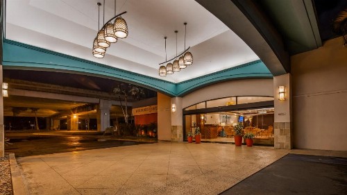 Airport Honolulu Hotel - image 4