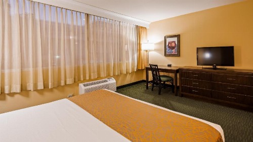 Airport Honolulu Hotel - image 13