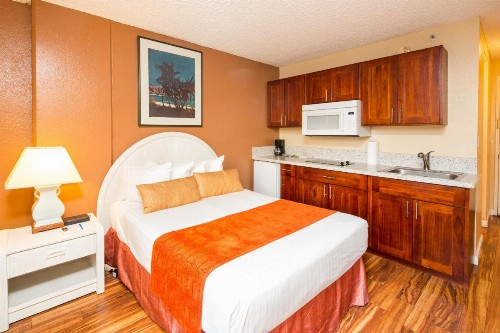 Castle Waikiki Grand Hotel - image 32