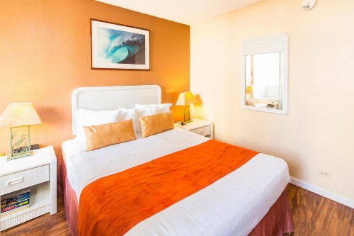 Castle Waikiki Grand Hotel - image 33