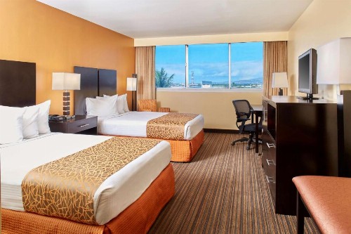 Best Western The Plaza Hotel - Free Breakfast - image 9