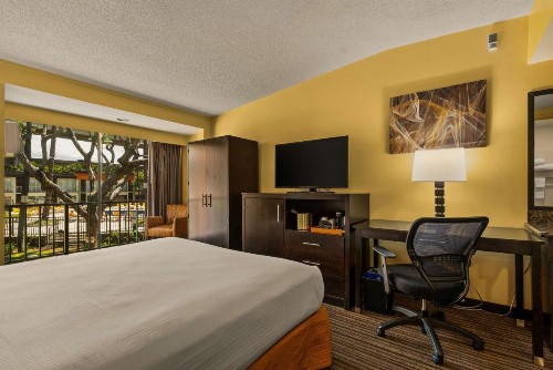 Best Western The Plaza Hotel - Free Breakfast - image 39