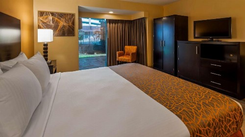 Best Western The Plaza Hotel - Free Breakfast - image 41