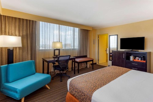 Best Western The Plaza Hotel - Free Breakfast - image 7