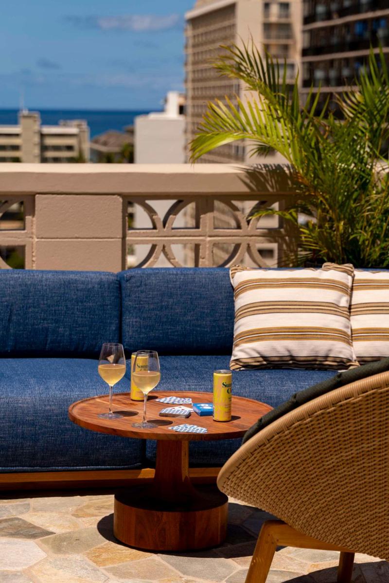 Waikiki Sand Villa Hotel - image 3