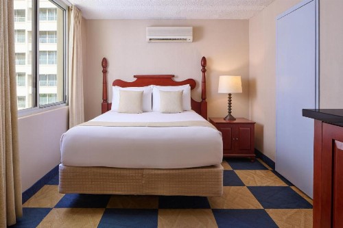 Ewa Hotel Waikiki - image 13