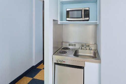 Ewa Hotel Waikiki - image 16