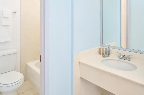 Ewa Hotel Waikiki - image 17