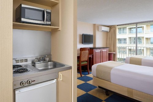 Ewa Hotel Waikiki - image 21