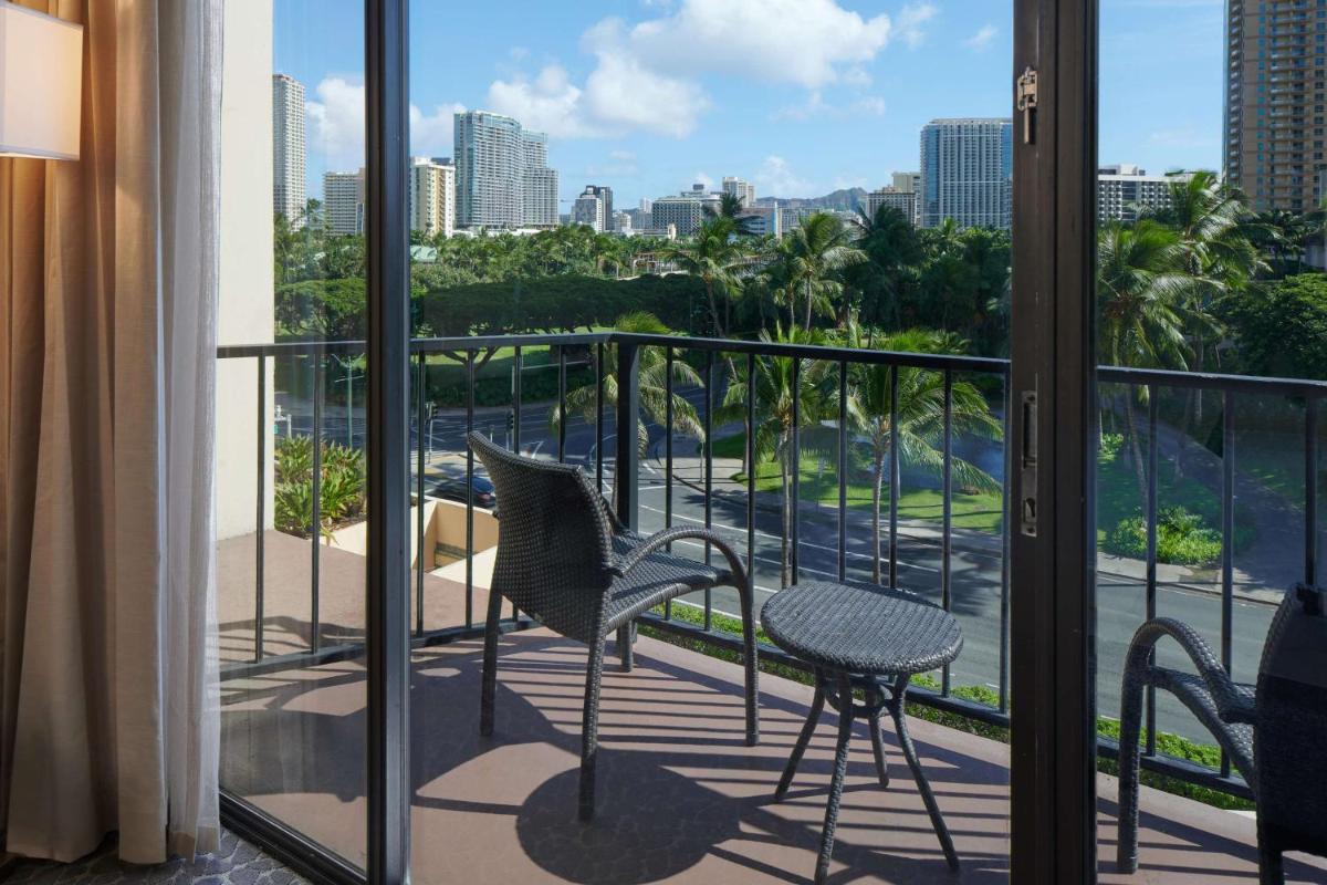 Aqua Palms Waikiki - image 6