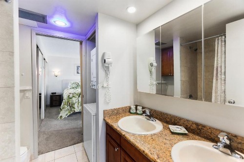 Waikiki Beach Condominiums - image 2
