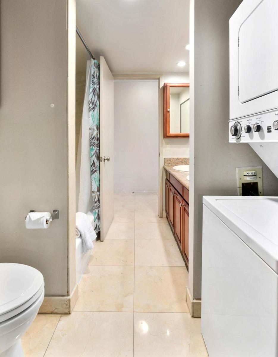 Waikiki Beach Condominiums - image 4