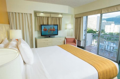 Coconut Waikiki Hotel - image 7