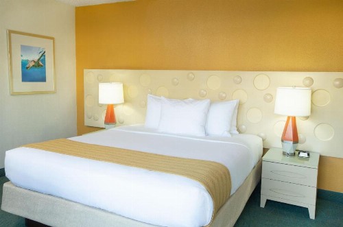 Coconut Waikiki Hotel - image 8
