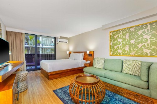 Castle Bamboo Waikiki Hotel - image 4