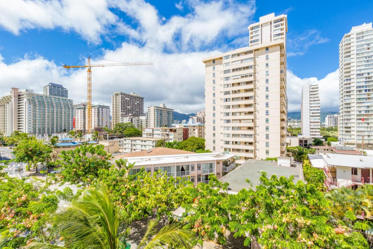 Castle Bamboo Waikiki Hotel - image 6