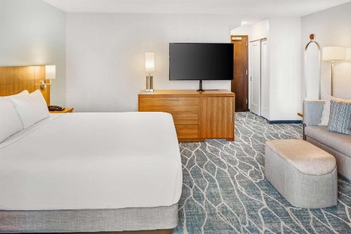 Hyatt Place Waikiki Beach - image 10