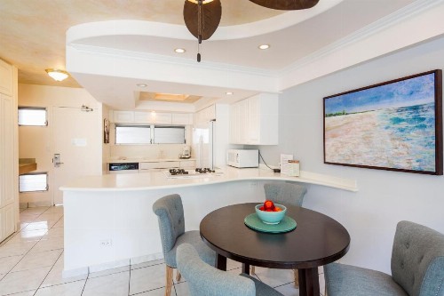 Castle Waikiki Shore Beachfront Condominiums - image 10