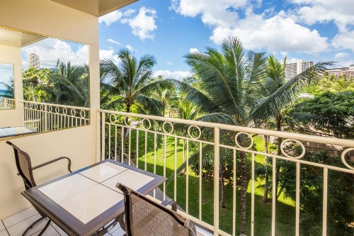 Castle Waikiki Shore Beachfront Condominiums - image 18