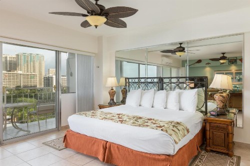Castle Waikiki Shore Beachfront Condominiums - image 22