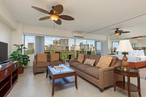 Castle Waikiki Shore Beachfront Condominiums - image 27