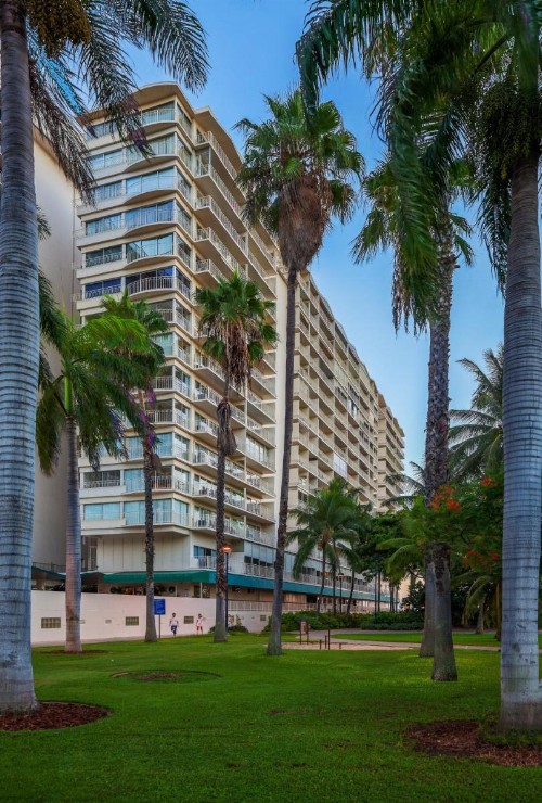Castle Waikiki Shore Beachfront Condominiums - image 43