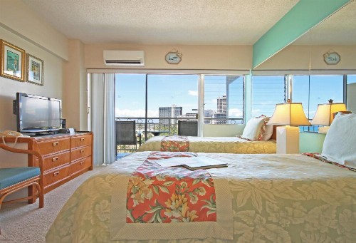 Castle Waikiki Shore Beachfront Condominiums - image 44