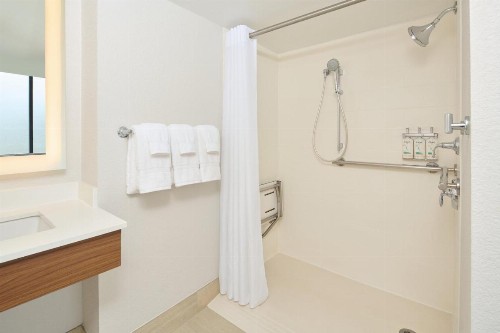 Holiday Inn Express Waikiki an IHG Hotel - image 16