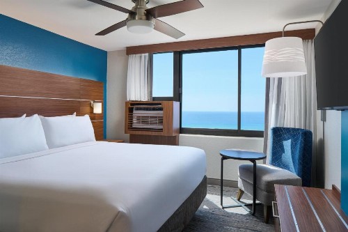 Holiday Inn Express Waikiki an IHG Hotel - image 45