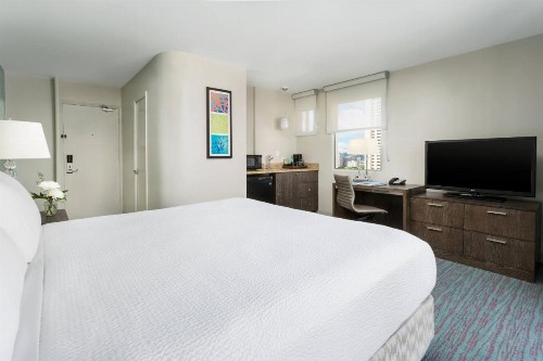 Courtyard by Marriott Waikiki Beach - image 11