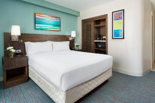 Courtyard by Marriott Waikiki Beach - image 13