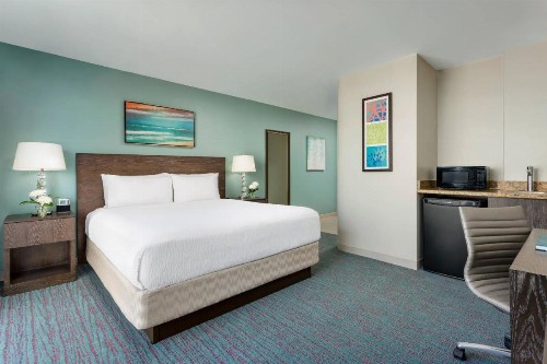 Courtyard by Marriott Waikiki Beach - image 14