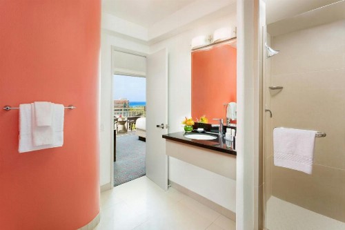 Courtyard by Marriott Waikiki Beach - image 17