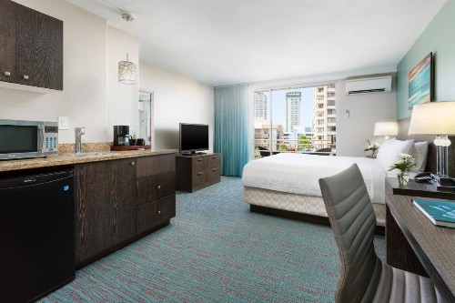 Courtyard by Marriott Waikiki Beach - image 36