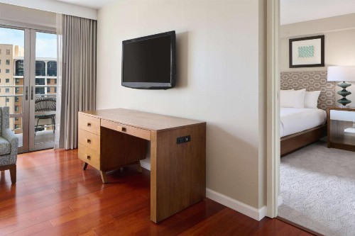 Ilikai Hotel & Luxury Suites - image 22