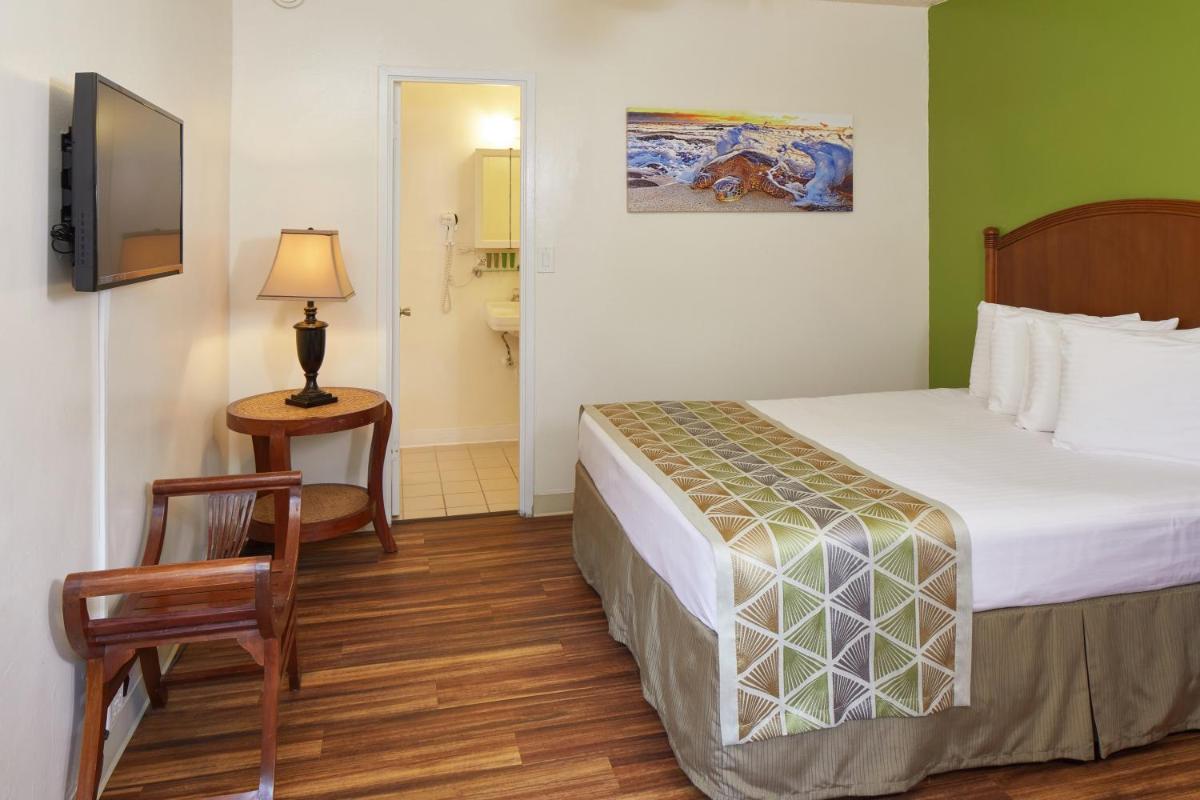 Pacific Marina Inn - image 3