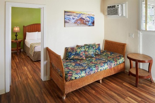 Pacific Marina Inn - image 7