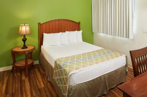 Pacific Marina Inn - image 8
