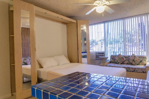 Kuhio Banyan Hotel (with Kitchenettes) - image 4
