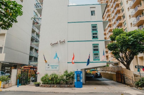 Polynesian Hostel Beach Club - image 8