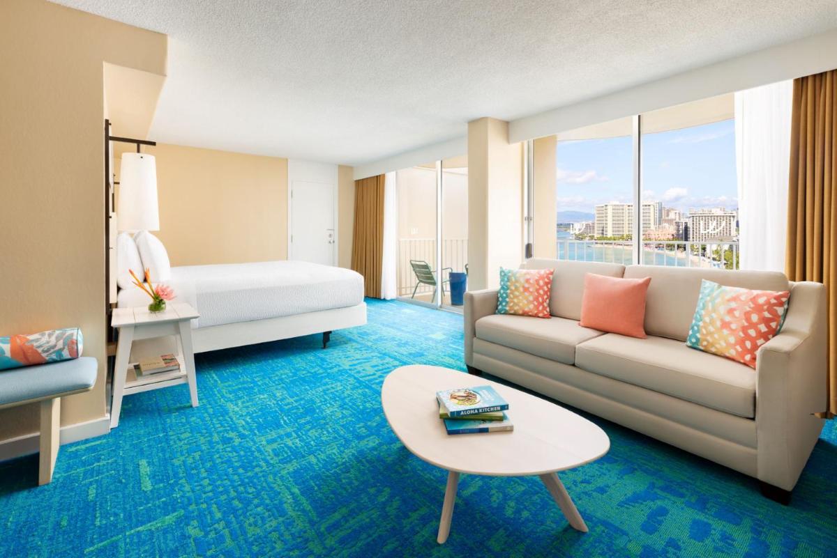 Aston Waikiki Beach Hotel - image 2